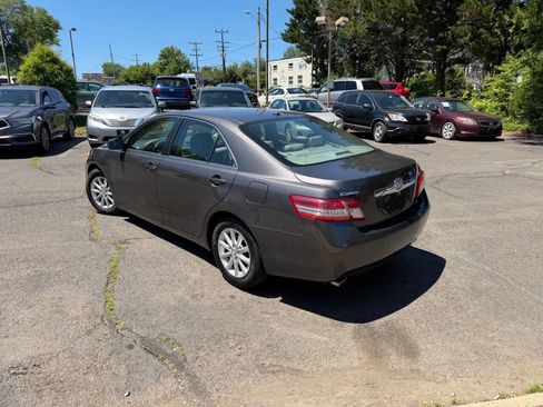 Used 2010 Toyota Camry XLE FWD image 5