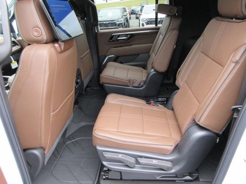 New 2026 Chevrolet Suburban High Country image 16