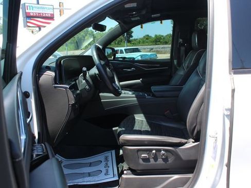 Used 2022 Cadillac Escalade ESV Sport Platinum w/ LPO, ONYX Package image 30