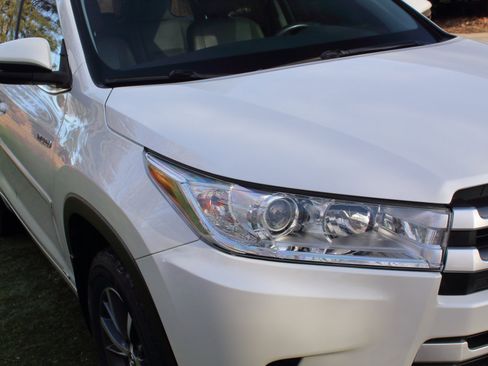 Used 2017 Toyota Highlander XLE image 9