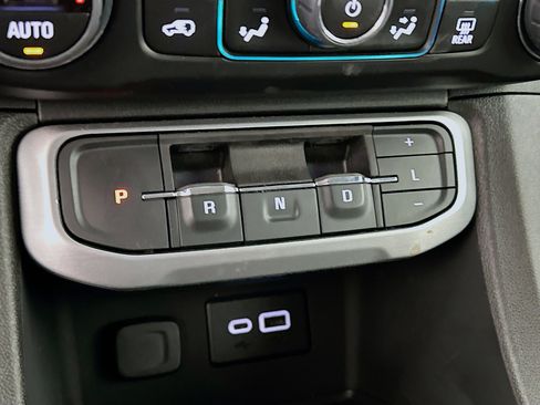 Used 2023 GMC Acadia SLE w/ Driver Convenience Package image 23