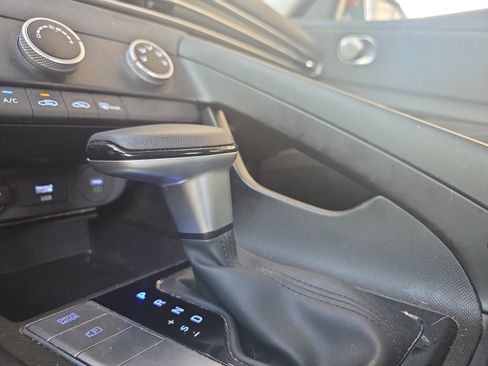 Used 2025 Hyundai Elantra SE FWD image 16