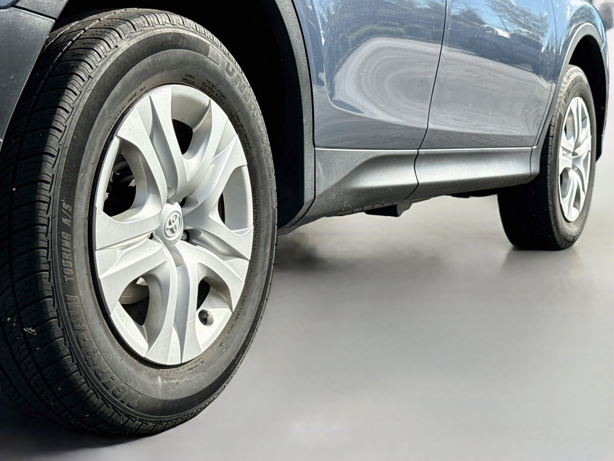 Used 2014 Toyota RAV4 LE AWD/4WD image 9