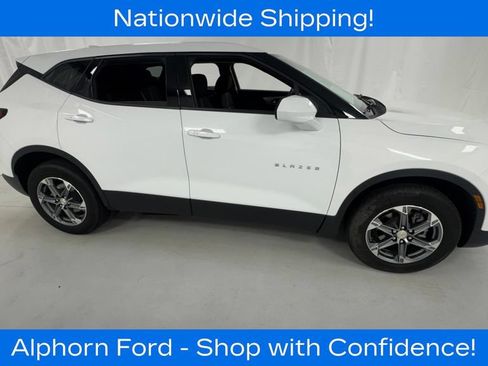Used 2023 Chevrolet Blazer LT AWD/4WD image 2