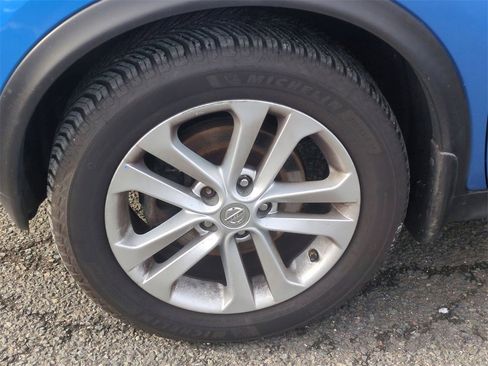 Used 2011 Nissan Juke S image 9