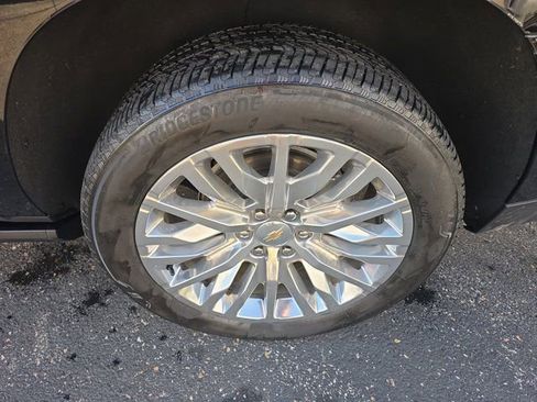 Used 2025 Chevrolet Suburban High Country image 11