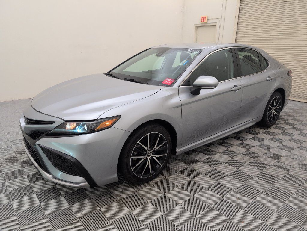 Used 2024 Toyota Camry SE FWD image 8