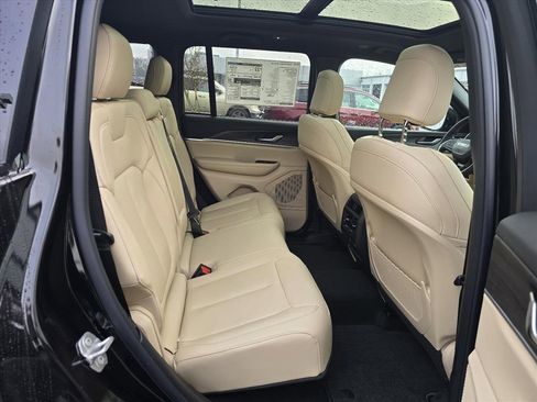 New 2025 Jeep Grand Cherokee Limited image 11