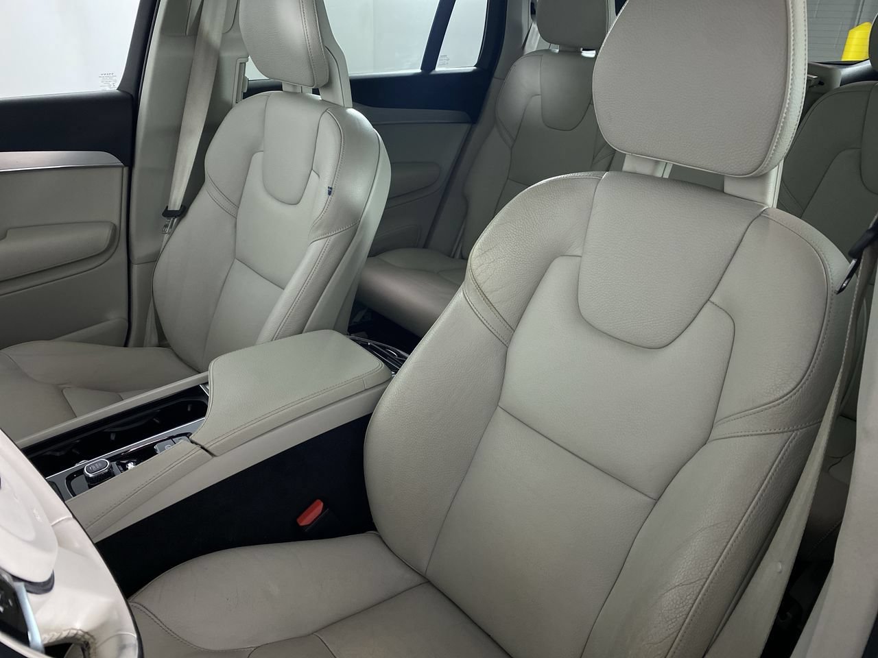 Used 2018 Volvo XC90 T6 Momentum w/ Convenience Package AWD/4WD image 12