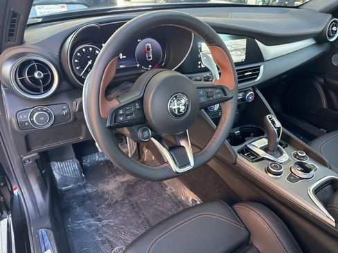 Used 2025 Alfa Romeo Giulia w/ Driving Assist Package image 12