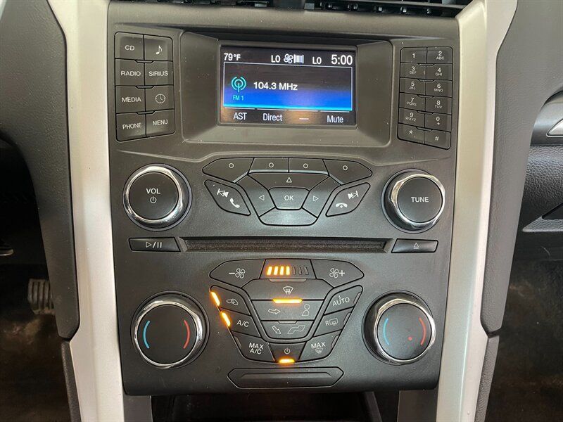 Used 2015 Ford Fusion SE FWD image 14