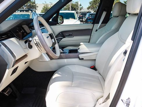 Used 2025 Land Rover Range Rover SE AWD/4WD image 17