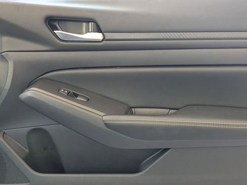 Used 2025 Nissan Altima 2.5 SV image 32