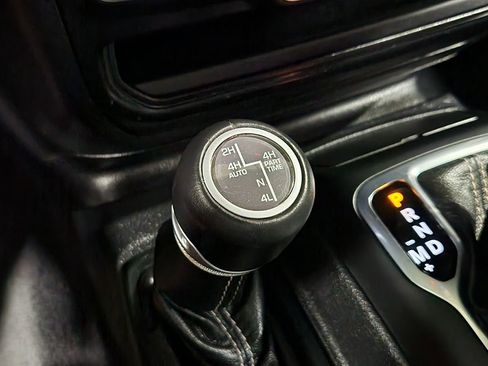 Used 2021 Jeep Wrangler Unlimited Sahara AWD/4WD image 30
