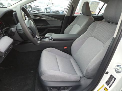 Used 2025 Toyota Camry LE image 9