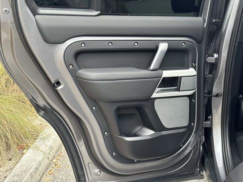 Used 2024 Land Rover Defender 130 X-Dynamic SE image 12