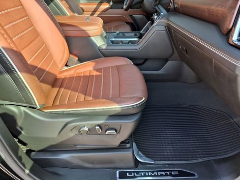 Used 2024 GMC Sierra 3500 Denali Ultimate image 16