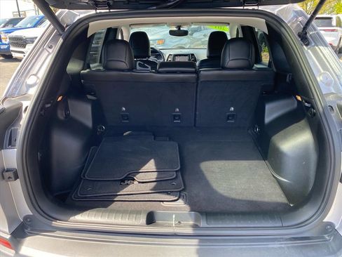Used 2019 Jeep Cherokee Limited AWD/4WD image 23