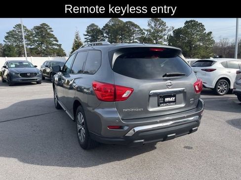 Used 2018 Nissan Pathfinder SV image 5