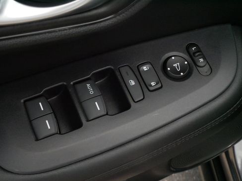 Certified 2025 Honda HR-V LX image 19
