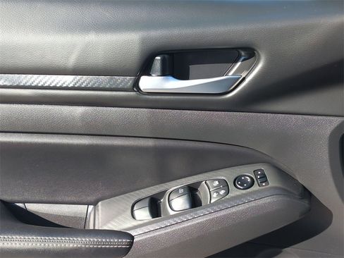 Used 2024 Nissan Altima 2.5 SV image 22