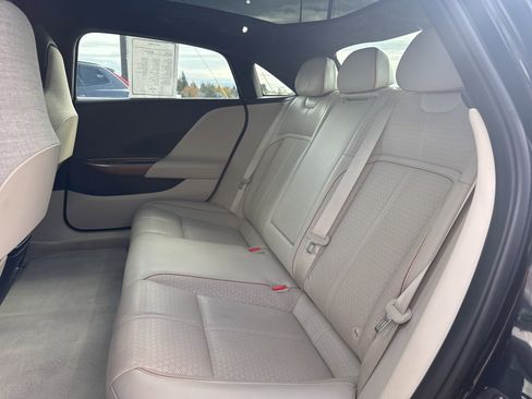 Used 2022 Lucid Air Grand Touring image 11