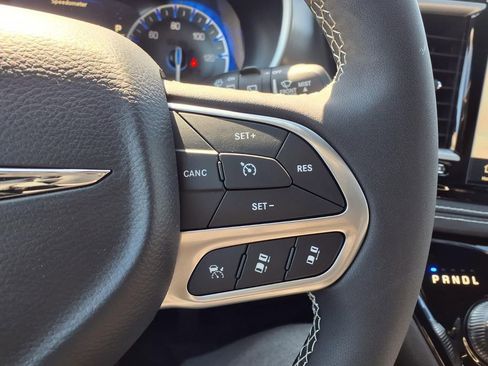 New 2026 Chrysler Pacifica Select image 12