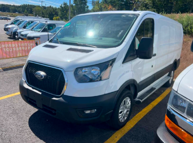 Used 2025 Ford Transit 250 Low Roof w/ Exterior Upgrade Package RWD image 2