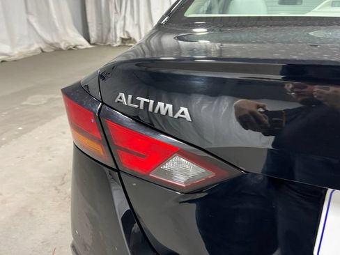 Used 2024 Nissan Altima 2.5 SV FWD image 16