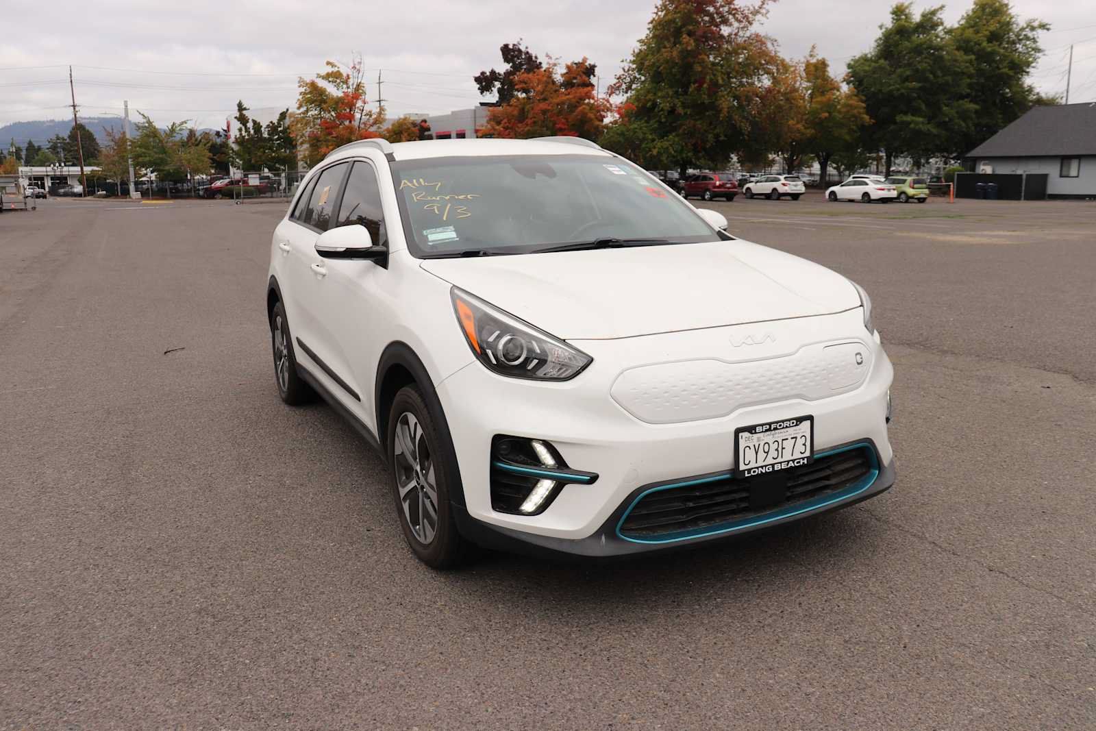Used 2022 Kia Niro EX w/ Cold Weather Package FWD image 3