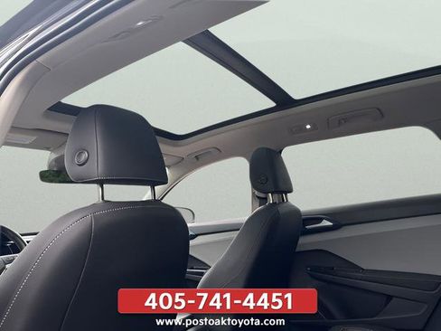 Used 2024 Volkswagen Taos SE w/ Panoramic Sunroof Package AWD/4WD image 27