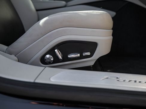 Used 2021 Porsche Panamera image 39