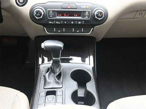 Used 2020 Kia Sorento EX image 23