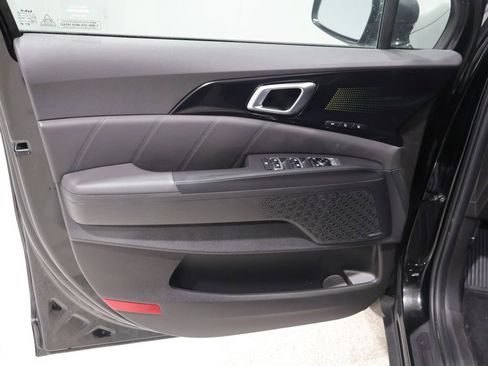 Used 2025 Kia Carnival SX Prestige FWD image 13