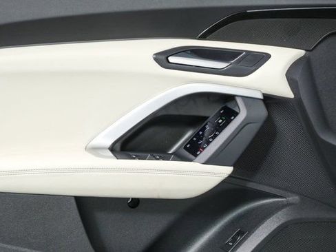 Used 2025 Audi Q5 Premium w/ Convenience Package image 6