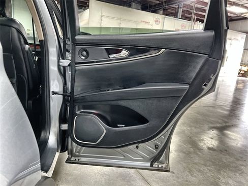 Used 2021 Lincoln Nautilus Reserve image 24