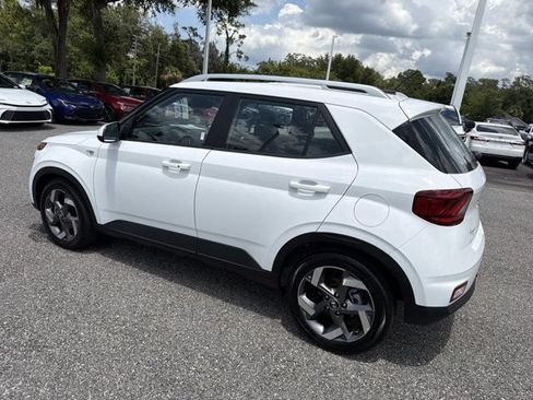 Used 2025 Hyundai Venue SEL FWD image 4