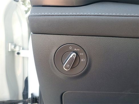 Certified 2025 Volkswagen Taos SE image 26