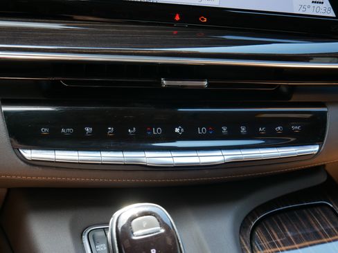 Used 2022 Cadillac Escalade ESV Sport w/ Touring Package AWD/4WD image 21