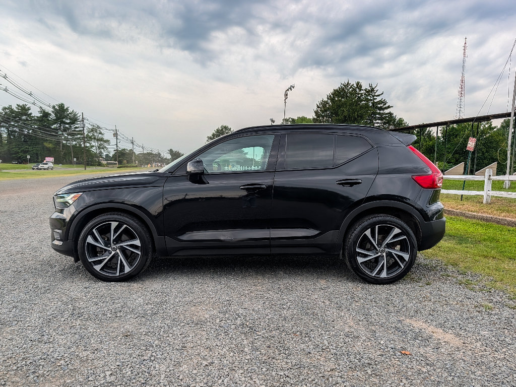 Used 2020 Volvo XC40 T5 R-Design w/ Protection Package Premier AWD/4WD image 9