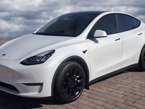 Used 2022 Tesla Model Y Long Range image 5