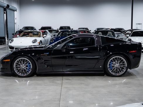 Used 2009 Chevrolet Corvette ZR1 w/ Preferred Equipment Group RWD image 3