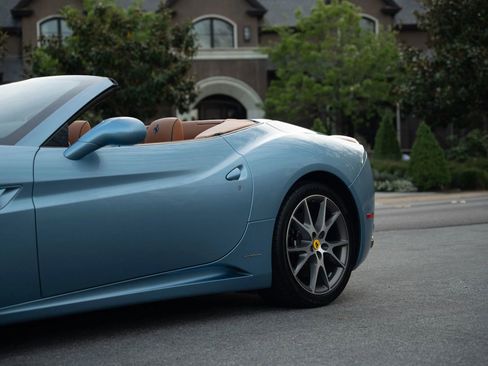 Used 2010 Ferrari California RWD image 66