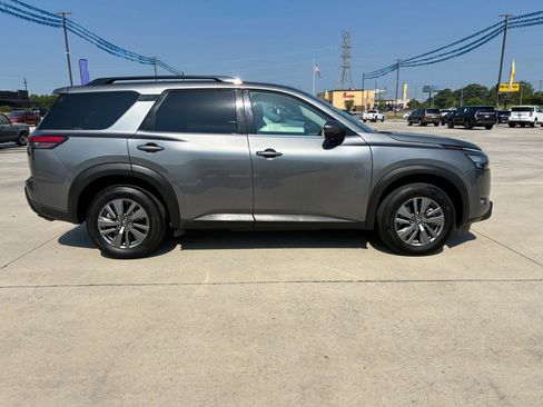 Used 2024 Nissan Pathfinder SV FWD image 5