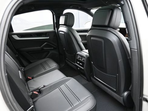 New 2026 Porsche Cayenne Coupe AWD/4WD image 28