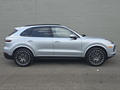 Certified 2023 Porsche Cayenne AWD/4WD image 17