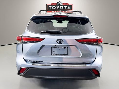 Certified 2022 Toyota Highlander XLE image 6