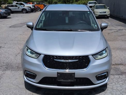 Used 2023 Chrysler Pacifica Touring-L FWD image 22
