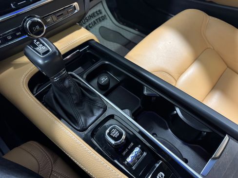 Used 2018 Volvo V90 T6 Cross Country w/ Convenience Package image 18