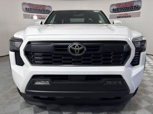 Used 2025 Toyota Tacoma TRD Off-Road image 8